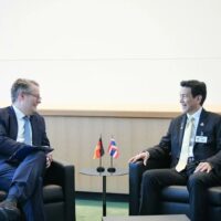 Der stellvertretende Premierminister und Außenminister Parnpree Bahiddha-Nukara fordert visumfreie Reiseprivilegien für thailändische Touristen, die nach Deutschland und in andere Länder der Europäischen Union (EU) reisen.