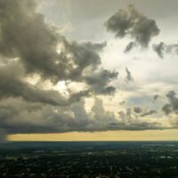 Das Department of Meteorology veröffentlichte seine 13. Ankündigung und gab bekannt, dass zahlreiche Provinzen am 28. und 29. September von starken Regenfällen betroffen sein werden. In vielen Gebieten sind starke Winde, Sturzfluten und Waldabschwemmungen zu erwarten. Am 28. September ist mit hohen Wellen im Meer zu rechnen