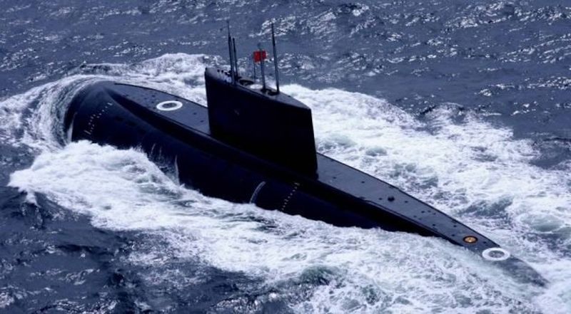 Thailand plant, Deutschland aufzufordern, einen in Deutschland hergestellten Motor für ein in China gebautes U-Boot bereitzustellen, das bereits von der thailändischen Marine gekauft wurde, bestätigte Verteidigungsminister Suthin Khlangsaeng gestern (7. September). Thailand plant, Deutschland aufzufordern, einen in Deutschland hergestellten Motor für ein in China gebautes U-Boot bereitzustellen, das bereits von der thailändischen Marine gekauft wurde, bestätigte Verteidigungsminister Suthin Khlangsaeng gestern (7. September).