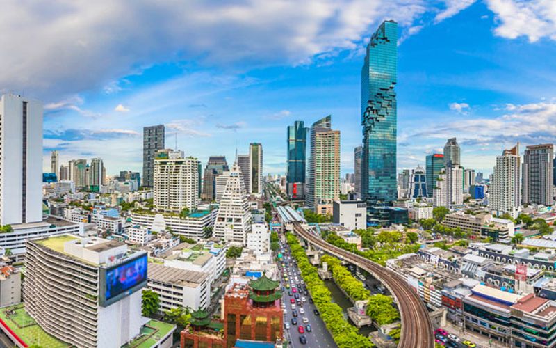 Thailands goldenes Visum „Thai Elite“ wurde einer umfassenden Überarbeitung unterzogen und heißt nun „Thailand Privilege“. Die Preise für die verschiedenen Pakete liegen zwischen 50 und 500 Prozent. Der Umzug wurde zeitgleich mit seinem 20-jährigen Jubiläum von Thailand Privilege Card Co. (TCP), einer Tochtergesellschaft der thailändischen Tourismusbehörde, angekündigt. Thailands goldenes Visum „Thai Elite“ wurde einer umfassenden Überarbeitung unterzogen und heißt nun „Thailand Privilege“. Die Preise für die verschiedenen Pakete liegen zwischen 50 und 500 Prozent. Der Umzug wurde zeitgleich mit seinem 20-jährigen Jubiläum von Thailand Privilege Card Co. (TCP), einer Tochtergesellschaft der thailändischen Tourismusbehörde, angekündigt.