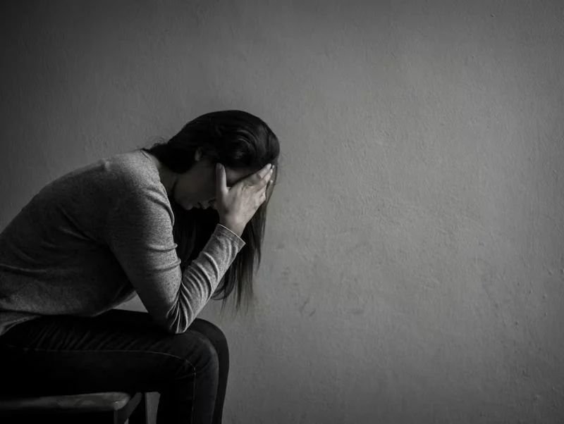 Die Selbstmordzahlen in Thailand sind in den letzten fünf Jahren stetig gestiegen und erreichten im Vorjahr mit 4.800 Todesopfern ihren Höhepunkt, wie das Department of Mental Health (DMH) berichtete. Gestern war der Welt-Suizidpräventionstag, eine globale Initiative unter der Leitung der Weltgesundheitsorganisation (WHO), die gestern stattfand. Diese Veranstaltung bündelt internationale Bemühungen zur Selbstmordbekämpfung.