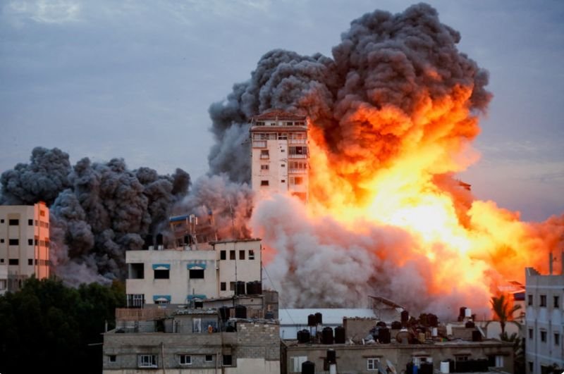 Die Zahl der Thailänder, die bei dem Hamas-Angriff auf Israel ihr Leben verloren, ist auf 21 gestiegen, nachdem Berichten zufolge ein weiterer thailändischer Arbeiter getötet wurde, sagte Premierminister Srettha Thavisin am Donnerstag.<br /> Er sagte, seine Regierung versuche, thailändische Staatsangehörige aus Israel zu evakuieren, aber das sei eine schwierige Aufgabe, während der bewaffnete Konflikt andauere. Die Zahl der Thailänder, die bei dem Hamas-Angriff auf Israel ihr Leben verloren, ist auf 21 gestiegen, nachdem Berichten zufolge ein weiterer thailändischer Arbeiter getötet wurde, sagte Premierminister Srettha Thavisin am Donnerstag. Er sagte, seine Regierung versuche, thailändische Staatsangehörige aus Israel zu evakuieren, aber das sei eine schwierige Aufgabe, während der bewaffnete Konflikt andauere.