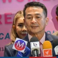 Die Leichen von acht thailändischen Arbeitern, die während des Hamas Angriffs auf Israel am 7. Oktober getötet wurden, werden am Freitagmorgen nach Thailand zurückgeflogen, teilte das Außenministerium am Donnerstag mit. Nach Angaben des Ministeriums hat die thailändische Botschaft in Tel Aviv von den israelischen Behörden die Genehmigung erhalten, die acht Leichen nach Abschluss der Autopsie nach Thailand zurück zu transportieren.