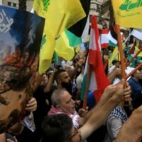 Der Konflikt zwischen Israel und Hamas-Kämpfern hat globale Auswirkungen: Großbritannien, Kanada, Frankreich und Deutschland verstärken die Sicherheit rund um potenzielle jüdische Ziele und in Städten auf der ganzen Welt kommt es zu pro-palästinensischen Demonstrationen.