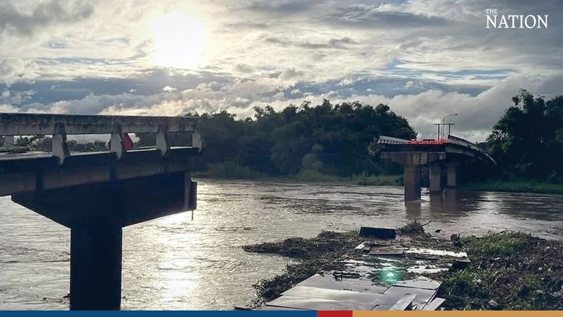 Heftiger Regen und starke Strömungen im Ping Fluss brachten die Wang-Sakaeng Brücke zum Einsturz, die Chiang Mai und Lamphun verbindet.
Obwohl niemand verletzt wurde, zwang der Vorfall am Samstag um 17.30 Uhr die Einheimischen dazu, eine andere, weiter entfernte Brücke zu benutzen.