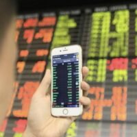 Nachdem der Stock Exchange of Thailand (SET) Index am vergangenen Freitag unter 1.400 Punkte gefallen ist, dürfte er diese Woche seinen Abwärtstrend fortsetzen und möglicherweise 1.330 bis 1.350 Punkte erreichen, da negative Faktoren noch weiter anhalten, so Analysten.