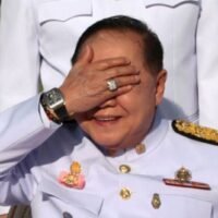 Das Oberste Verwaltungsgericht blieb gestern am Freitag bei der Entscheidung eines Untergerichts, das den Antrag der Antikorruptionsbehörde auf eine Überprüfung eines Falles um die Luxusarmbanduhren des ehemaligen stellvertretenden Premierministers Prawit Wongsuwon ablehnte. Das Gericht sagte, es gebe keine Grundlage für die von der Nationalen Antikorruptionskommission (NACC) beantragte Überprüfung, die angewiesen worden sei, die Einzelheiten ihrer Untersuchung im Armbanduhrenstreit des politischen Aktivisten Veera Somkhwamkid offenzulegen.