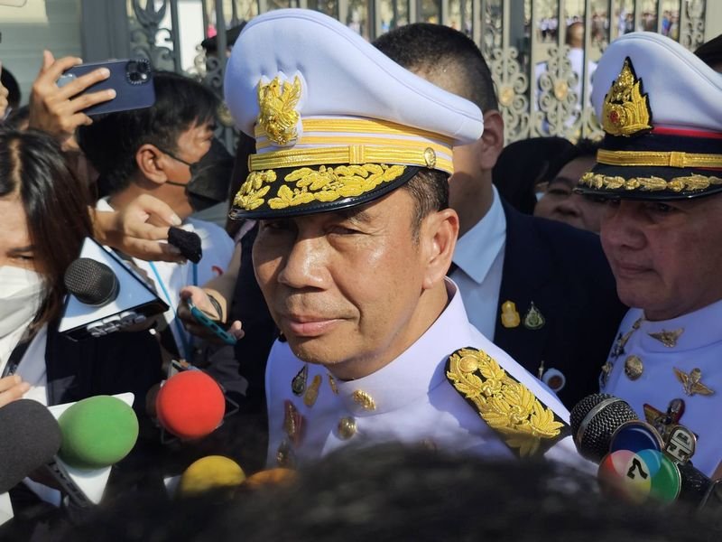 Thailands Verteidigungsminister Sutin Klungsang sagte heute (Montag), dass er bereit sei, vor dem Ausschuss für militärische Angelegenheiten des Repräsentantenhauses seine Entscheidung zu erläutern, von der Beschaffung eines U-Boots aus China auf eine Fregatte umzusteigen, auch wenn das Überwasserschiff teurer sei.
