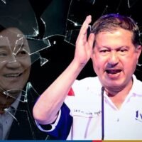 Chalerm Yubamrung, Abgeordneter der Pheu Thai Partei und erfahrener Politiker, sagte am Mittwoch, er werde „Thaksin für den Rest seines Lebens den Rücken kehren“ und brach seine langjährigen Beziehungen zum 23. Premierminister Thailands, Thaksin Shinawatra, ab. Chalerm antwortete auf einen Bericht, wonach der ehemalige Ministerpräsident gesagt hatte, er habe Chalerm oder seinem Sohn keine wichtigen Positionen (in der Regierung) zugewiesen, weil sie „beide nervige Personen“ seien.