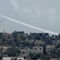 Eine sorgfältige Täuschungskampagne sorgte dafür, dass Israel unvorbereitet war, als die palästinensische islamistische Gruppe Hamas ihren verheerenden Angriff startete, der es einer Truppe mit Bulldozern, Drachenfliegern und Motorrädern ermöglichte, es mit der stärksten Armee des Nahen Ostens aufzunehmen.