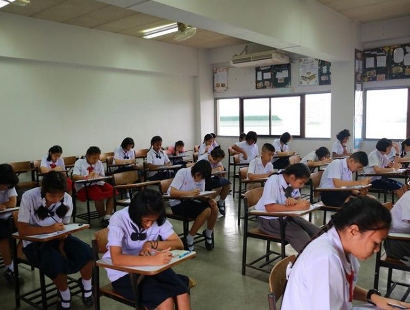 Premierminister Srettha Thavisin hat das Bildungsministerium angewiesen, rasch Maßnahmen zu ergreifen, um die Englischkenntnisse der Thailänder, insbesondere der Studenten, zu verbessern, nachdem Thailand im globalen Education First (EF) English Proficiency Index 2023 sehr schlecht abgeschnitten hat.