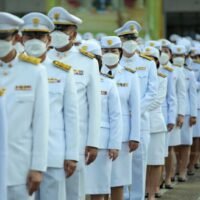 Die Regierung erwägt eine Erhöhung der Gehälter der Beamten, da eine Studie für einen angemessenen Satz voraussichtlich noch in diesem Monat abgeschlossen sein wird. Chalermphol Pensoot, Direktor des Haushaltsbüros, sagte am Sonntag, das Büro der Kommission für den öffentlichen Dienst (OCSC) führe eine Studie darüber durch, wie die Gehälter von Beamten und Mitarbeitern staatlicher Unternehmen erhöht werden sollen.