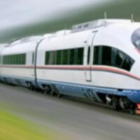 Auf dem 4. iTIC FORUM 2023: Power of Connectivity and Smart Mobility wurde ein Plan zur Beschleunigung der Entwicklung von Doppeleisenbahnstrecken angekündigt, die fünf Länder – Singapur, Malaysia, Thailand, Laos und China – verbinden. Die 4500 km lange Bahnstrecke Singapur-Kunming, deren Fertigstellung bis 2027 erwartet wird, soll die Kapazität des Güter- und Personenverkehrs steigern und ihn effizienter und schneller machen.