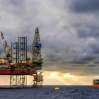 Kambodscha erwartet mit Spannung die Gelegenheit, mit Thailand bei der Neuverhandlung eines Joint Development Area (JDA) zusammenzuarbeiten, das sich auf die Öl- und Gasexploration innerhalb des 26.000 Quadratkilometer großen Overlapping Claims Area (OCA) konzentriert. Es wird geschätzt, dass das Gebiet bedeutende Öl- und Gasvorkommen unter dem Meeresboden enthält, die möglicherweise bis zu 500 Millionen Barrel fassen.