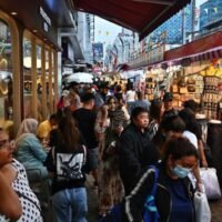 Der Tourismussektor muss in den letzten beiden Monaten des Jahres seine Dynamik aufrechterhalten, um sein Umsatzziel von 2,38 Billionen Baht zu erreichen, da die Gesamteinnahmen in den ersten zehn Monaten 1,67 Billionen betrugen, sagt die thailändische Tourismusbehörde (TAT).