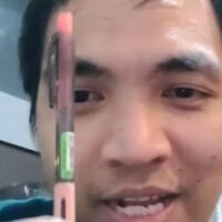 Ein Thailänder teilte sein schockierendes Erlebnis auf TikTok und sagte, er habe einen Stift, der weniger als 10 Baht gekostet habe, von Neuseeland nach Thailand geschickt und dafür wurden 1.650 Baht Steuern erhoben . Der Mann veröffentlichte am 2. November auf seinem TikTok-Konto @24jetlag ein Video , in dem er seine umwerfende Geschichte mit der Überschrift enthüllte: „Die Steuer für das Versenden eines Stifts nach Thailand beträgt 1.650 Baht!“