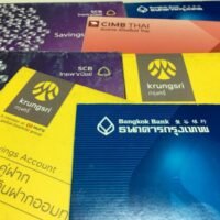Zum 31. August 2023 beliefen sich die Einlagen auf 16,0 Billionen Baht, ein Rückgang um 212 Milliarden Baht gegenüber Ende 2022. Der Wert der Einlagen der Deposit Protection Agency (DPA) sei im Jahresvergleich um 1,32 % gesunken, der erste Rückgang seit einem Jahrzehnt, der auf eine fragile Wirtschaft und den Krieg im Nahen Osten zurückzuführen sei, sagt DPA-Präsident Songpol Chevapanyaroj.