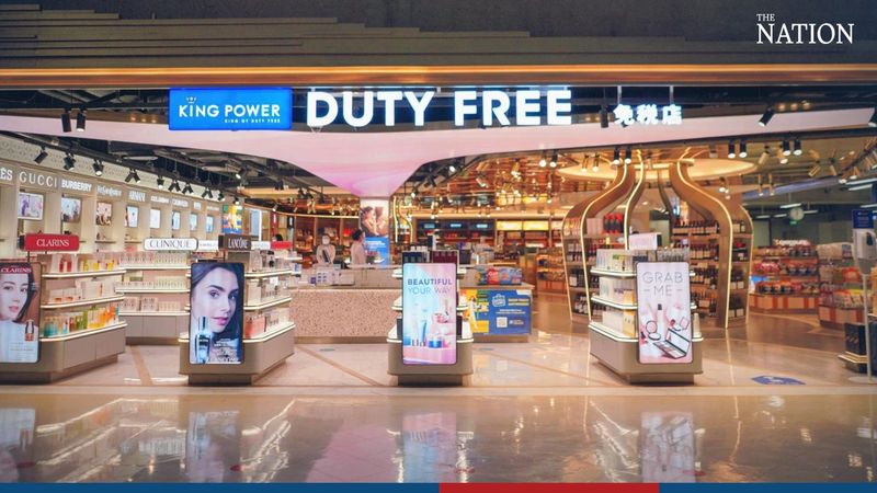 AOT (Airports of Thailand) hat seine Besorgnis über die Abschaffung der Duty-Free Shops bei der Ankunft geäußert und sich darüber beschwert, dass dadurch die mit dem Duty-Free Betreiber King Power geteilten Einnahmen sinken würden.
Das Finanzministerium hat vorgeschlagen, die Zollbefreiung für ankommende Passagiere zu streichen, um ausländische Touristen und zurückkehrende thailändische Reisende dazu zu ermutigen, Einkäufe im Land zu tätigen.