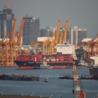 Thailands Exporte dürften sich im nächsten Jahr wieder erholen, sagte die Bank of Thailand (BoT) in einer Erklärung heute am Mittwoch. Aufgrund staatlicher Subventionen werde die Inflation im nächsten Jahr voraussichtlich niedrig ausfallen, sagte die BoT und fügte hinzu, dass die Inflation zwar allmählich ansteigen, aber noch immer im Rahmen bleiben werde.