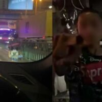 Ein thailändischer Autofahrer warnte andere Autofahrer, nachdem sich ein junger Scheibenwascher gewalttätig verhalten hatte , und bedrohte ihn, weil er seinen Scheibenwaschdienst an der Asoke- Kreuzung in Bangkok verweigerte.