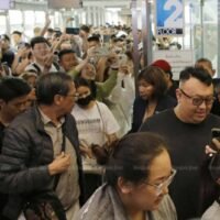 Analysten äußern ihre Besorgnis über die schwächelnde Wirtschaft Chinas und sagen, die Verlangsamung auf dem Festland und die zunehmenden Spannungen zwischen den USA und China könnten sich auf Thailands Exporte, Tourismus, Direktinvestitionen und Immobilien auswirken. Chinas Wirtschaft wuchs im ersten Quartal um 4,5 % und übertraf damit die Schätzungen. Seitdem hat sich die Dynamik jedoch verlangsamt, und die Investitions-, Konsum- und Exportzahlen wurden als enttäuschend eingestuft.