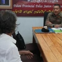 Ein Thailänder beschuldigte fünf Beamte der Polizeistation Pabon in der südlichen Provinz Phattalung, ihn rechtswidrig festgenommen, wegen illegalen Waffenbesitzes angeklagt und 50.000 Baht von ihm erpresst zu haben.
