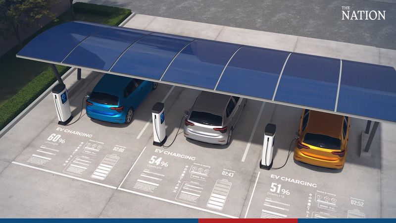 Die Automobilindustrie ist für die thailändische Wirtschaft von entscheidender Bedeutung, da sie zu Exporten und Beschäftigung beiträgt und mit über 2.300 Niederlassungen über eine große Anzahl von Herstellern in der Automobillieferkette verfügt. Aber wie sieht die Zukunft von Elektrofahrzeugen (EVs) in Thailands Zukunft aus, wenn die Ziele für die CO2 Reduktion näher rücken? Die Automobilindustrie ist für die thailändische Wirtschaft von entscheidender Bedeutung, da sie zu Exporten und Beschäftigung beiträgt und mit über 2.300 Niederlassungen über eine große Anzahl von Herstellern in der Automobillieferkette verfügt. Aber wie sieht die Zukunft von Elektrofahrzeugen (EVs) in Thailands Zukunft aus, wenn die Ziele für die CO2 Reduktion näher rücken?