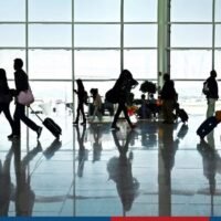 Die thailändische Tourismusbehörde (TAT) hat sich zum Ziel gesetzt, ihre Strategien zur Wiederbelebung der Tourismusausgaben zu überarbeiten, die seit Beginn der Pandemie einen deutlichen Rückgang verzeichnet haben. Die Ausgaben ausländischer Touristen sind von durchschnittlich 50.000 Baht auf 42.000 Baht (1.423 bis 1.195 US-Dollar) gesunken.