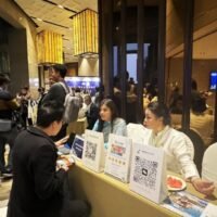 Die Zahl der chinesischen Touristen, die dieses Jahr nach Thailand kamen, belief sich am 3. Dezember auf 3,1 Millionen. Das beste Szenario für den chinesischen Markt könnten im nächsten Jahr 7 Millionen Ankünfte sein, da mehr Touristen vom Festland nach Malaysia und Singapur strömen, dank der gegenseitigen visumfreien Politik, die Thailand immer noch nicht von China erhalten hat.