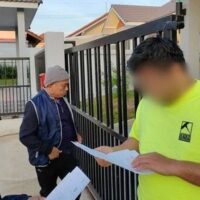 Die Polizei hat ein Ehepaar festgenommen, beides berüchtigte Online-Betrüger, die verdächtigt werden, Opfer im Rahmen eines Betrugs im Online- Kaffeegeschäft um über 10 Millionen Baht betrogen zu haben . Sie wurden aufgrund eines Haftbefehls des Provinzgerichts Nan wegen Kaffeebetrug vor ihrem Wohnsitz in Baan Ped in der Provinz Mueang Khon Kaen festgenommen.