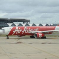 AirAsia hat die Fusion von AirAsia und AirAsia X bekannt gegeben. Tony Fernandes, Gründer von AirAsia und CEO von Capital A, sagte, dass die Fluggesellschaft mit dem Vorteil mehrerer Drehkreuze in den großen Städten Südostasiens in andere Regionen expandieren könne. Der erste Schritt sei die Einreise nach Zentralasien, einschließlich Ländern wie Kasachstan und Tadschikistan, und die Wiedereinführung von Flügen nach Europa bis Ende 2024, sagte Fernandes.
