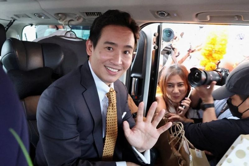 Der Chefberater der Move Forward Partei (MFP), Pita Limjaroenrat, bestritt jegliche vorsätzliche Fahrlässigkeit in den Ermittlungen gegen Thaksin Shinawatra, was eine Kontroverse über angebliche Doppelmoral auslöste. Trotz zunehmender Kritik besteht Pita darauf, dass seine Partei sich für Gerechtigkeit einsetzt und darauf abzielt, systemische Ungerechtigkeit aufzudecken, anstatt Einzelpersonen ins Visier zu nehmen.