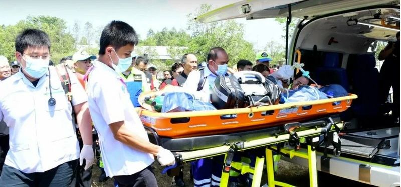 Um die medizinische Notfallversorgung zu revolutionieren, verkündete Gesundheitsminister Cholnan Srikaew während einer Notfall Lufttransportprobe in Phang Nga die Ausweitung des thailändischen Sky Doctor-Projekts.