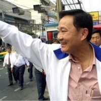 Im komplexen Geflecht der thailändischen Politik zeichnet sich der Fall Thaksin Shinawatra nicht nur durch seine große Dramatik aus, sondern auch durch seine Auswirkungen auf die Grundsätze von Gerechtigkeit und Demokratie. Die jüngste Nachricht von seiner möglichen Bewährung bringt uns an einen kritischen Punkt und zwingt uns, nicht nur seinen Einzelfall, sondern den breiteren Kontext der politischen Gerechtigkeit in Thailand zu untersuchen.