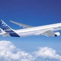 Das irische Flugzeugleasingunternehmen CDB Aviation überlässt die Leistung von zwei A330-300 Flugzeugen den Händen von Thai Airways. Diese A330-300 Flugzeuge, deren Auslieferung im September und Oktober dieses Jahres geplant ist, verfügen über eine beeindruckende Langstreckenreichweite von 6.350 Seemeilen und positionieren Thai Airways nach eigenen Angaben des Unternehmens für einen unübertroffenen Erfolg.