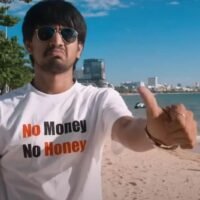 Thailändische TikToker kritisierten ein Lied einiger indischer Künstler und bezeichneten es als rassistisch, sexistisch und beleidigend gegenüber thailändischen Männern und Frauen. Das Lied „Bang Bang Bangkok“, gesungen von den indischen Künstlern Ranina Reddy, Rita und Devi Sri Prasad, dient als Filmsoundtrack zur indischen Liebeskomödie Kumari 21F aus dem Jahr 2015. Trotz seines Erscheinungsjahres hat der Song in der TikTok-Anwendung in letzter Zeit an Popularität gewonnen.