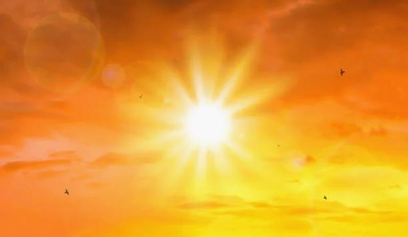 Thailand bereitet sich dieses Jahr auf einen intensiven Sommer vor. Das thailändische Wetteramt prognostiziert, dass die Temperaturen auf brütende 44,5 Grad Celsius ansteigen könnten. Die Sommersaison, die voraussichtlich gegen Ende Februar beginnen und bis Ende Mai dauern wird, wird voraussichtlich ungewöhnlich streng sein und die Temperaturen um 1 bis 1,5 Grad über dem Durchschnitt steigen.