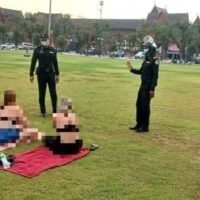 Am 15. Januar 2024 informierte das Bezirksamt Phra Nakhon die Öffentlichkeit über virale Bilder von zwei ausländischen Touristen im Bikini beim Sonnenbaden in Sanam Luang, Bangkok, was in den thailändischen sozialen Medien für Kontroversen sorgte.