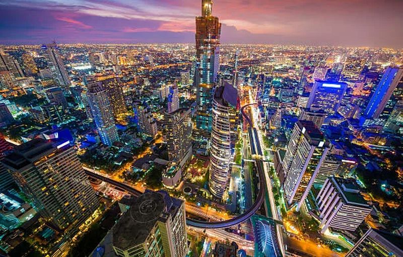 Der thailändische Markt für Eigentumswohnungen erlebt einen Aufschwung, der vor allem auf die dauerhafte Visumfreiheit für chinesische Staatsangehörige zurückzuführen ist, die zu einem erheblichen Anstieg der Immobilienkäufe durch Ausländer geführt hat.
