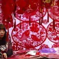 Die Behörden haben die Sicherheitsmaßnahmen verschärft und die Unternehmen zur Zusammenarbeit bei der Vorbereitung des chinesischen Neujahrs aufgefordert, da sie mit einem Zustrom von Touristen rechnen, die Thailand besuchen.