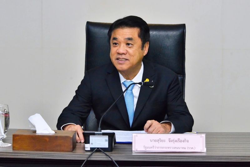 Das thailändische Verkehrsministerium hat kürzlich eine erhebliche Investition von 652 Milliarden Baht (18.345.526.120 US-Dollar) angekündigt. Die Mittel sind für rund 150 Verkehrsprojekte vorgesehen, die in diesem und im nächsten Jahr initiiert werden sollen, um die Infrastruktur des Landes zu stärken.