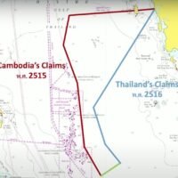 Die thailändische Regierung kämpft mit dem Dilemma, wie sie angesichts des politischen Drucks im eigenen Land mit einem ungelösten Seegrenzenproblem zu Kambodscha umgehen soll und gleichzeitig die gemeinsame Erschließung der reichlich vorhandenen Rohöl- und Gasreserven in einem Gebiet im Golf von Thailand anstrebt, über das das Land über zwei überlappende Ansprüche verfügt.