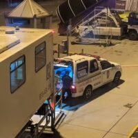 Ein 63-jähriger deutscher Ehemann, 63, stirbt neben seiner Frau, als vor schreienden Passagieren auf dem Flug von Bangkok nach Deutschland „Liter Blut“ aus seiner Nase und seinem Mund in den gesamten Innenraum des Flugzeugs schießen.