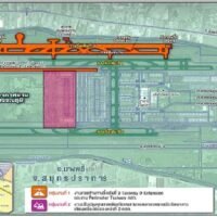 Der Bau der dritten Start- und Landebahn am Flughafen Suvarnabhumi werde rechtzeitig für ihre Nutzung im Juli 2024 abgeschlossen sein, sagte Verkehrsminister Suriya Juangroongruangkit am Sonntag. Sobald die neue Landebahn in Betrieb sei, werde die Flughafenkapazität von 67 Flügen pro Stunde auf 94 Flüge pro Stunde erhöht, fügte Minister Suriya hinzu.