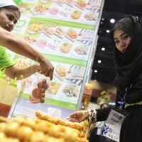 Die Wiederherstellung der diplomatischen Beziehungen zwischen Thailand und Saudi-Arabien im Jahr 2022 nach einer 30-jährigen Pause hat Thailand neue Möglichkeiten eröffnet, die Nachfrage nach seinen Halal-Produkten auf den Märkten des Nahen Ostens zu erschließen.