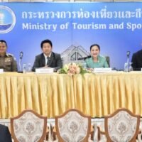 Das Ministerium für Tourismus und Sport hat im Haushaltsjahr 2024 ein Budget von 50 Millionen Baht bereitgestellt, um ausländischen Touristen bei Todesfällen oder Unfällen zu helfen. Das Ministerium sagte, der Betrag sei ausreichend, um das Ziel von 35 Millionen ausländischen Ankünften in diesem Jahr zu decken, da die durchschnittlichen jährlichen Schadensfälle in den letzten fünf Jahren diesen Betrag nicht überschritten hätten.