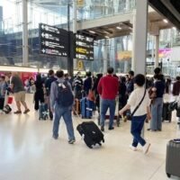 In Thailand ansässige japanische Unternehmen haben die Regierung aufgefordert , die Zollbestimmungen zu vereinfachen und die Verkehrsinfrastruktur zu verbessern sowie Wirtschaftsstrategien zur Erhöhung der öffentlichen Ausgaben einzuführen.