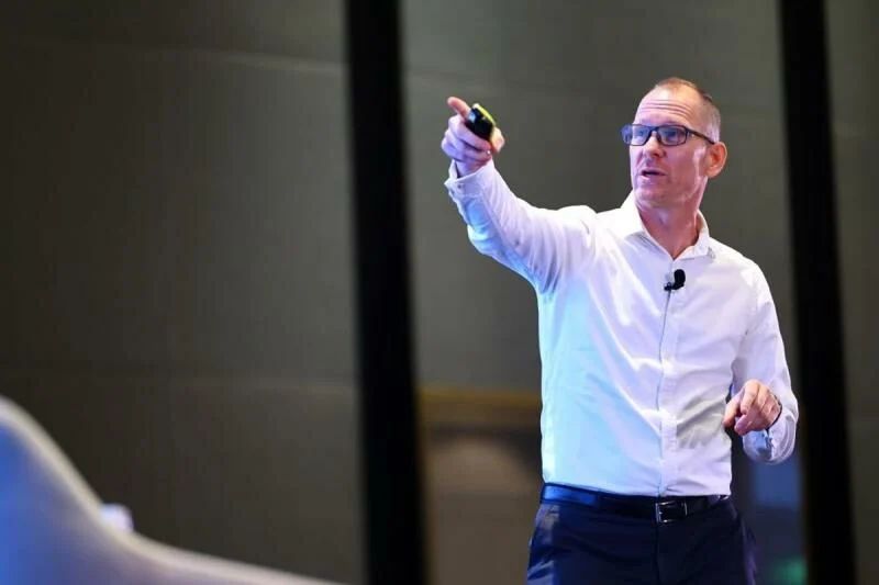 Die steigenden Arbeitskosten im Tourismussektor übersteigen das Umsatzwachstum und führen zu höheren Hotelausgaben, wie der Hotelmarktanalyst STR herausfand. Jesper Palmqvist, Senior Director für Asien-Pazifik bei STR, warnte, dass das einzige Risiko für Hotels in diesem Jahr angesichts des außergewöhnlichen Anstiegs der Arbeitskosten und Zimmerpreise darin bestehe, die Kostenkontrolle aufrechtzuerhalten.