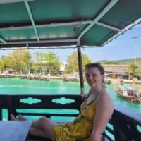 Eine Versicherungsgesellschaft ließ eine Schottin hängen, nachdem sie sich geweigert hatte, die Versicherungssumme auszuzahlen, nachdem sie auf der Insel Ko Lanta im Westen Thailands fast 20 Meter von einer Klippe in die Tiefe gestürzt war.