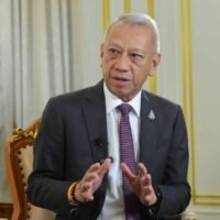 Die erwartete Erhöhung des täglichen Mindestlohns auf 400 Baht in ausgewählten Provinzen soll laut Arbeitsminister Phiphat Ratchakitprakarn im April vom dreigliedrigen Lohnausschuss überprüft werden. Der Vorsitzende des Ausschusses, Pairoj Chotikasathien, hat einen Unterausschuss beauftragt, die Lohnberechnungsformel neu zu bewerten und das Potenzial für Lohnerhöhungen in bestimmten Provinzen und Berufen zu untersuchen.